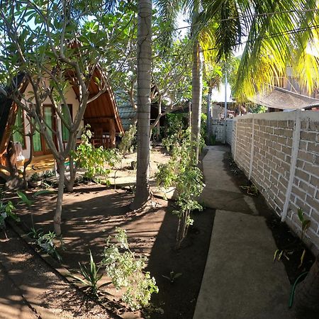 Solla_Homestay ギリ・アイル エクステリア 写真