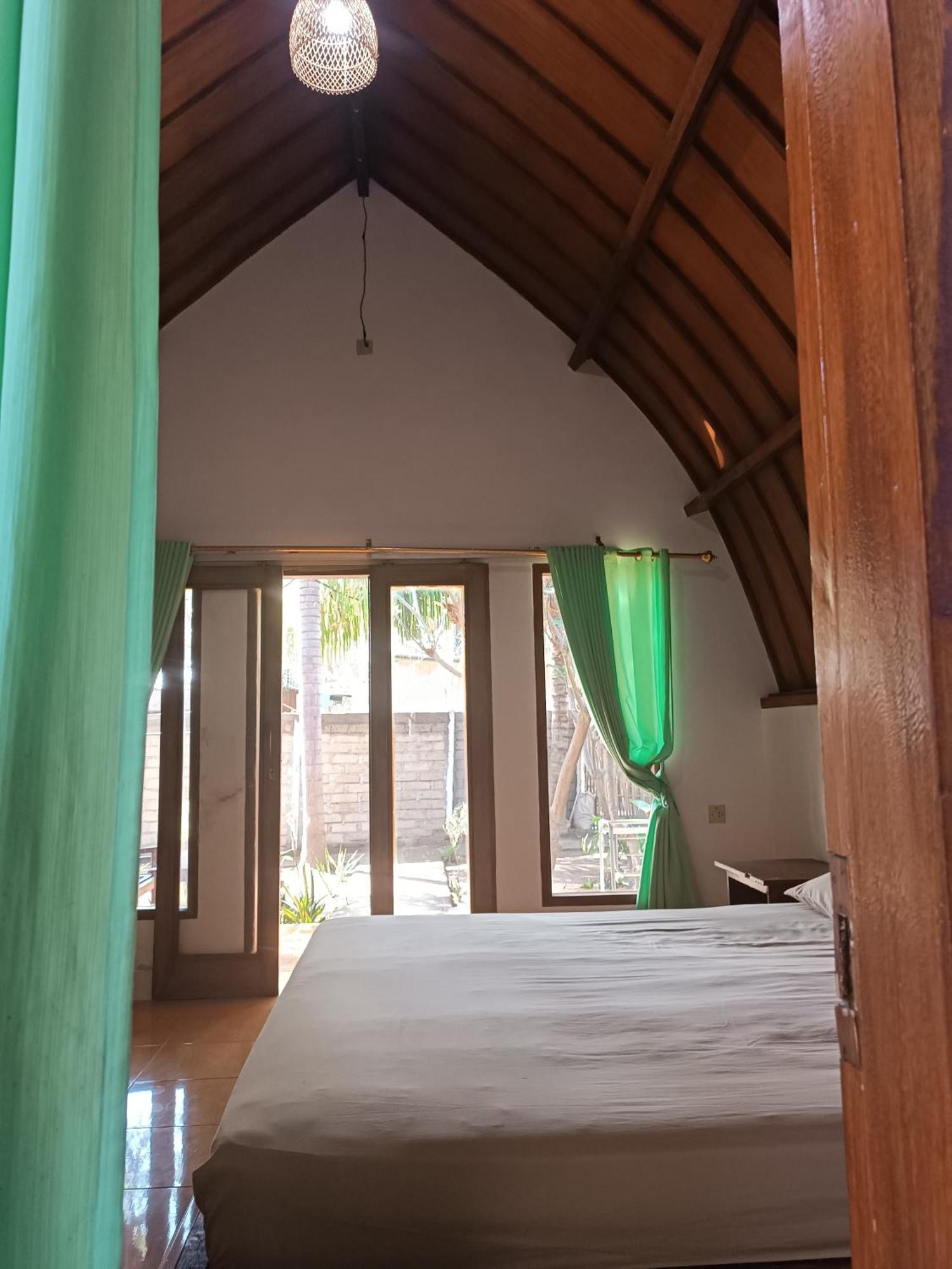 Solla_Homestay ギリ・アイル エクステリア 写真