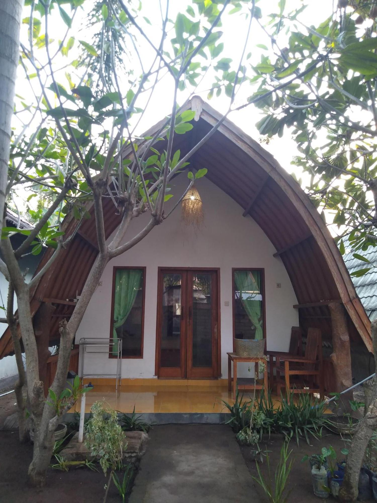 Solla_Homestay ギリ・アイル エクステリア 写真